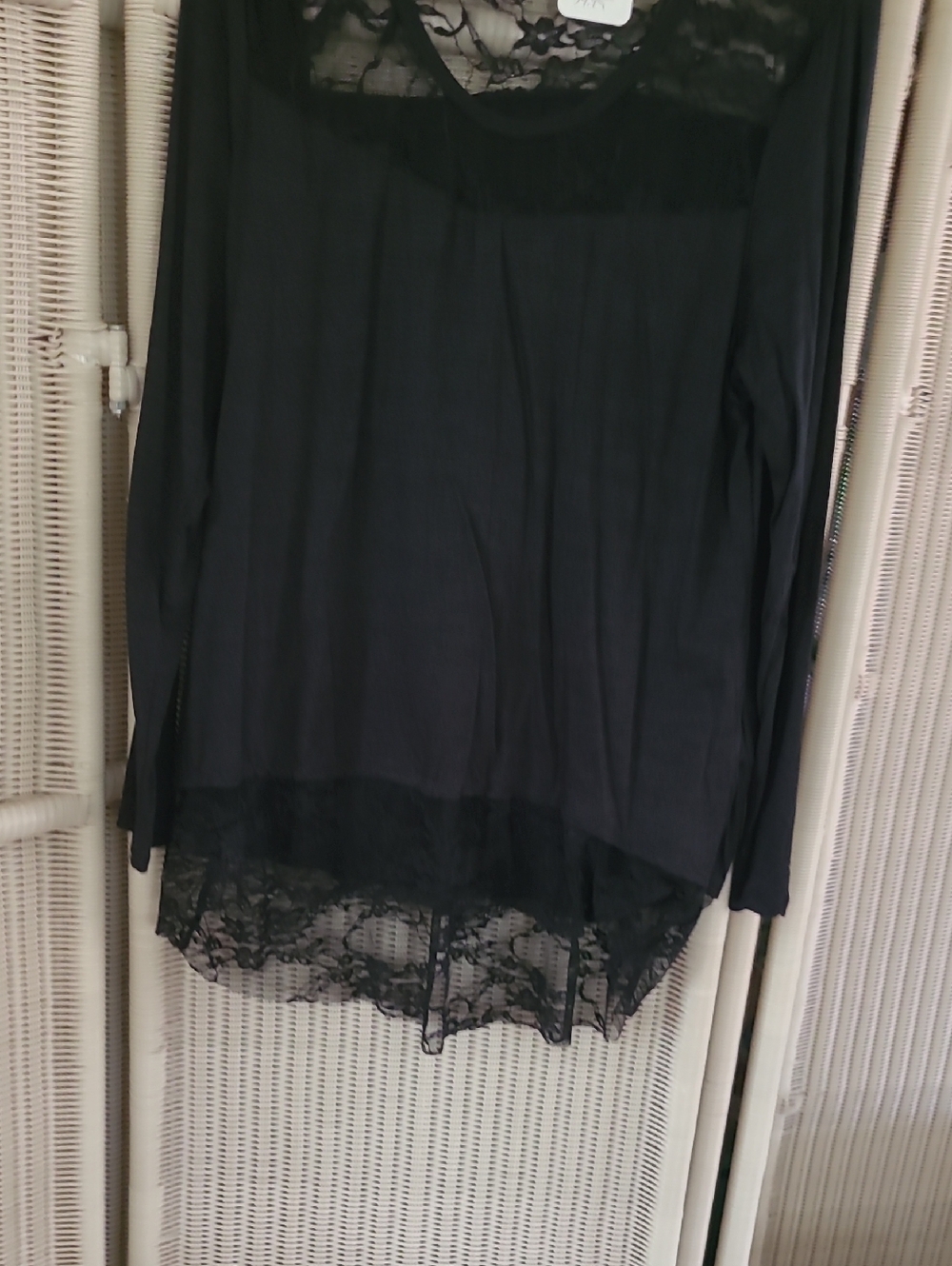 Black Lace-Hem Long Sleeve Women's Top